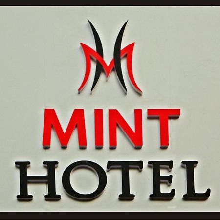 Mint Hotel Chandīgarh Buitenkant foto