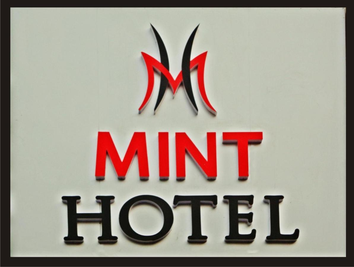Mint Hotel Chandīgarh Buitenkant foto
