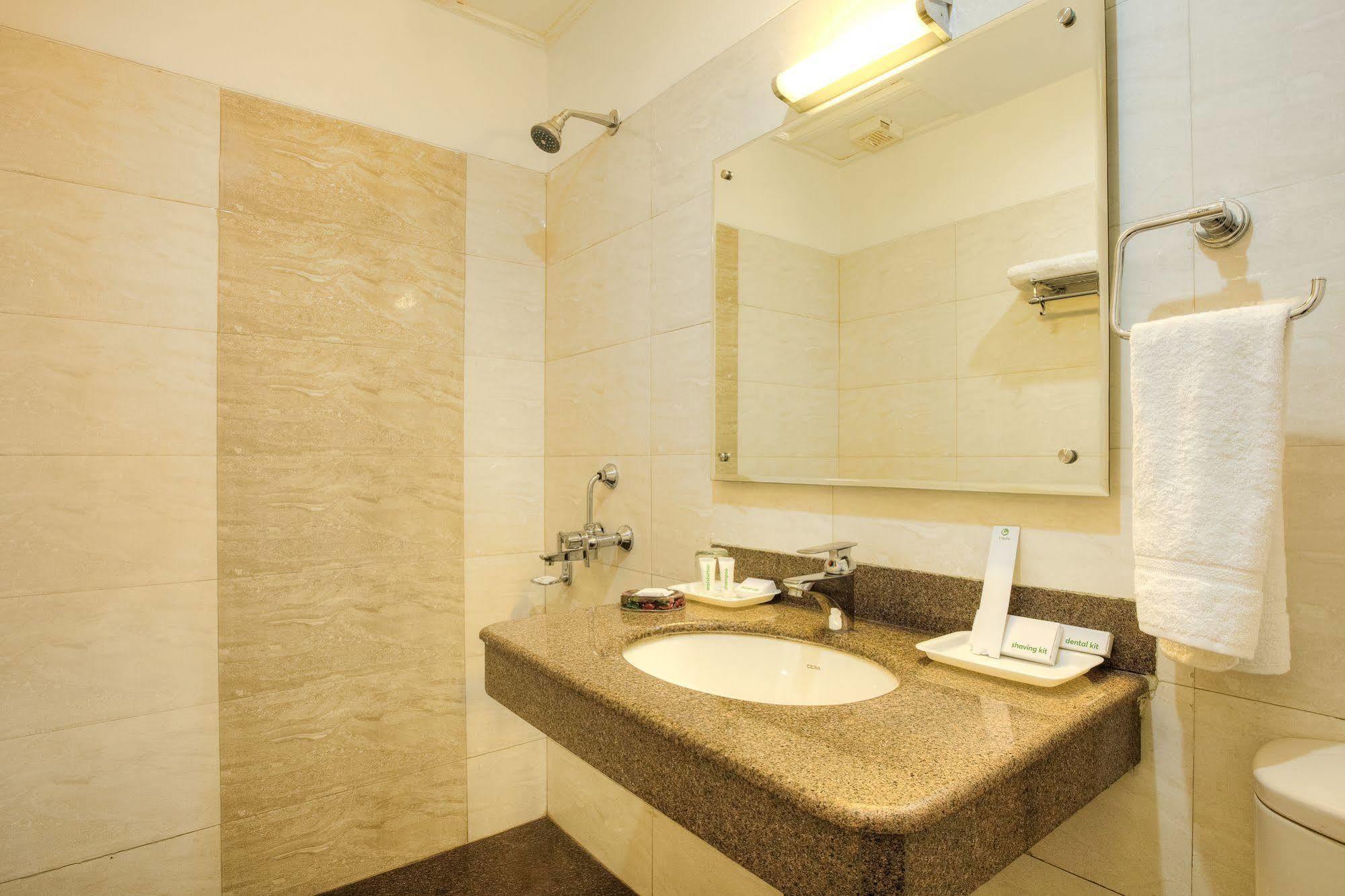 Mint Hotel Chandīgarh Buitenkant foto
