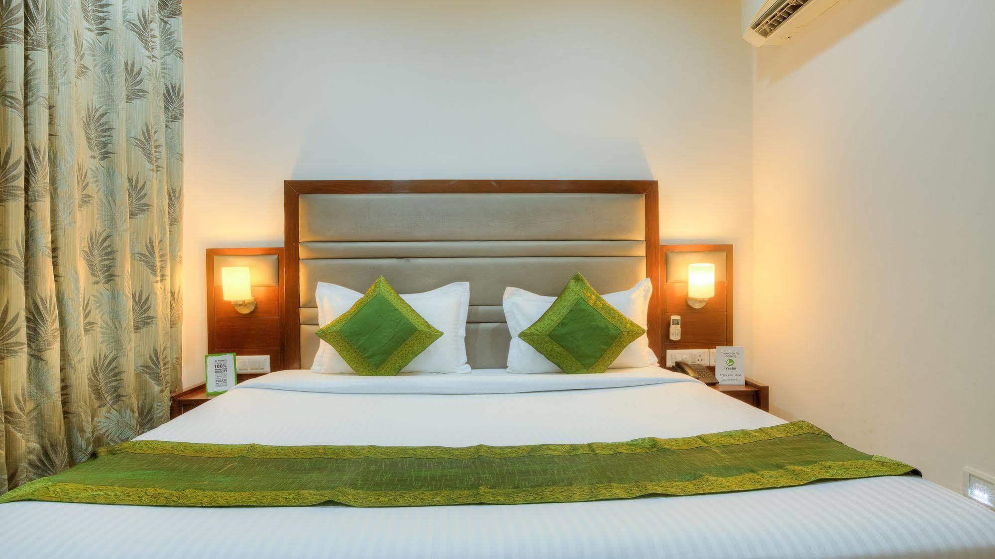 Mint Hotel Chandīgarh Buitenkant foto