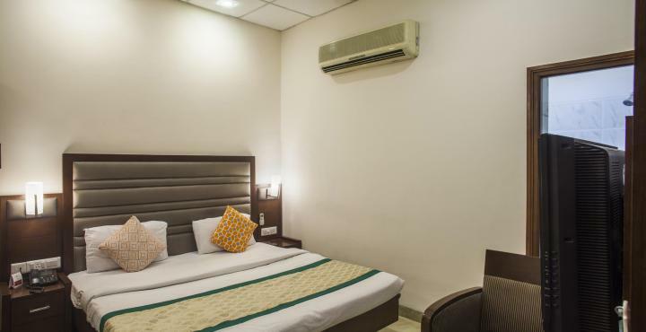Mint Hotel Chandīgarh Buitenkant foto